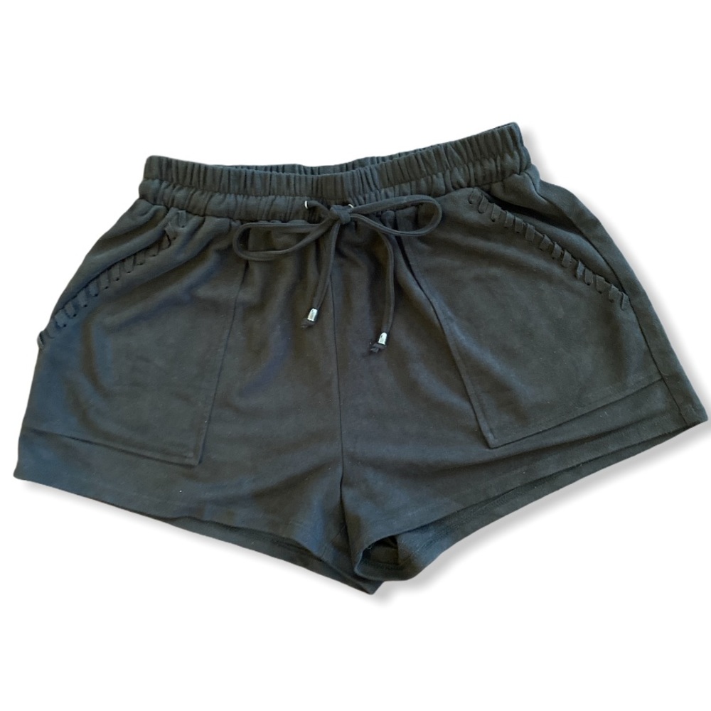 Willam B black short with pockets